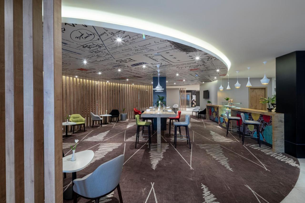 Ibis Jeddah Malik Road Hotel Exterior foto