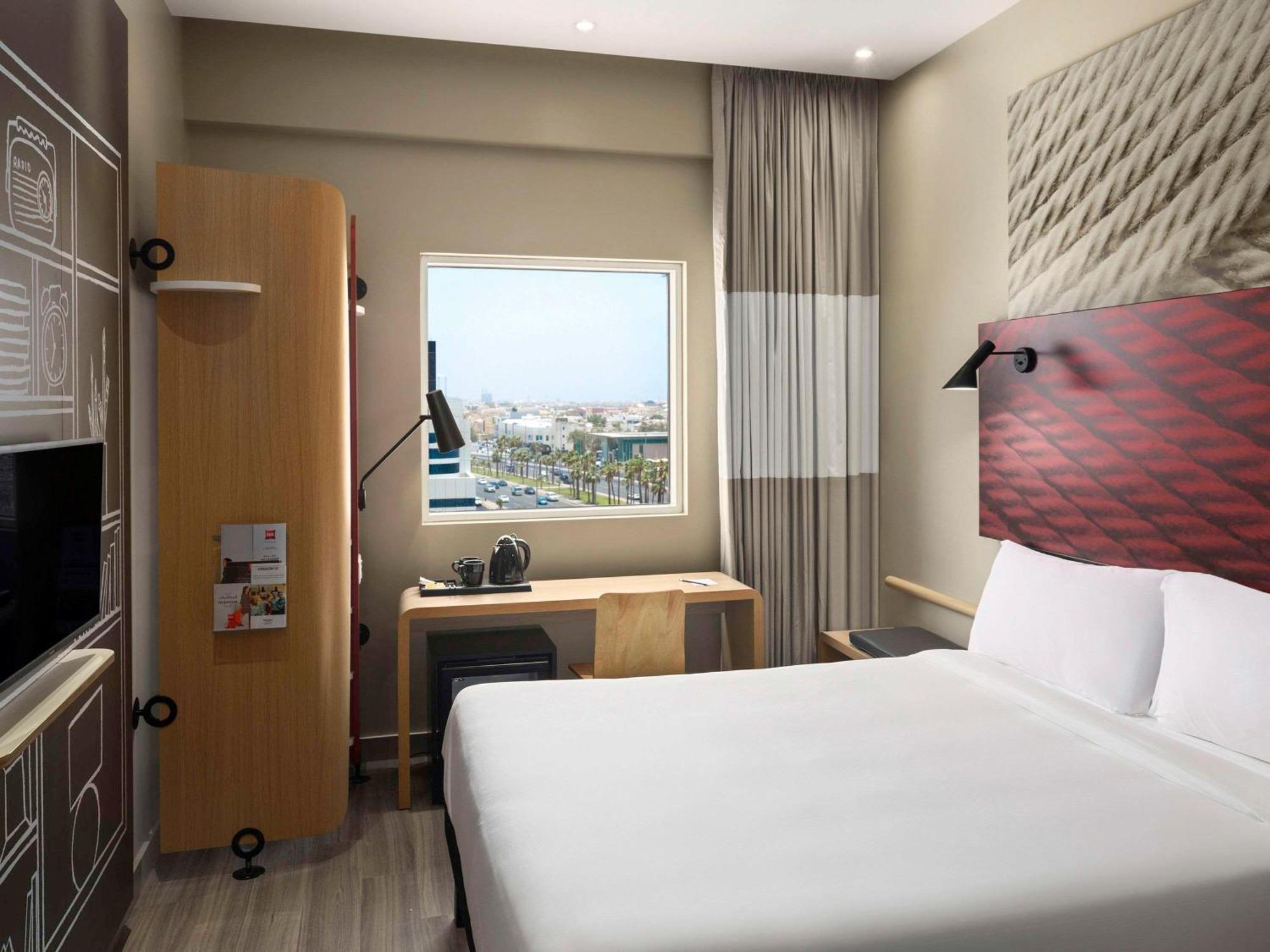 Ibis Jeddah Malik Road Hotel Exterior foto