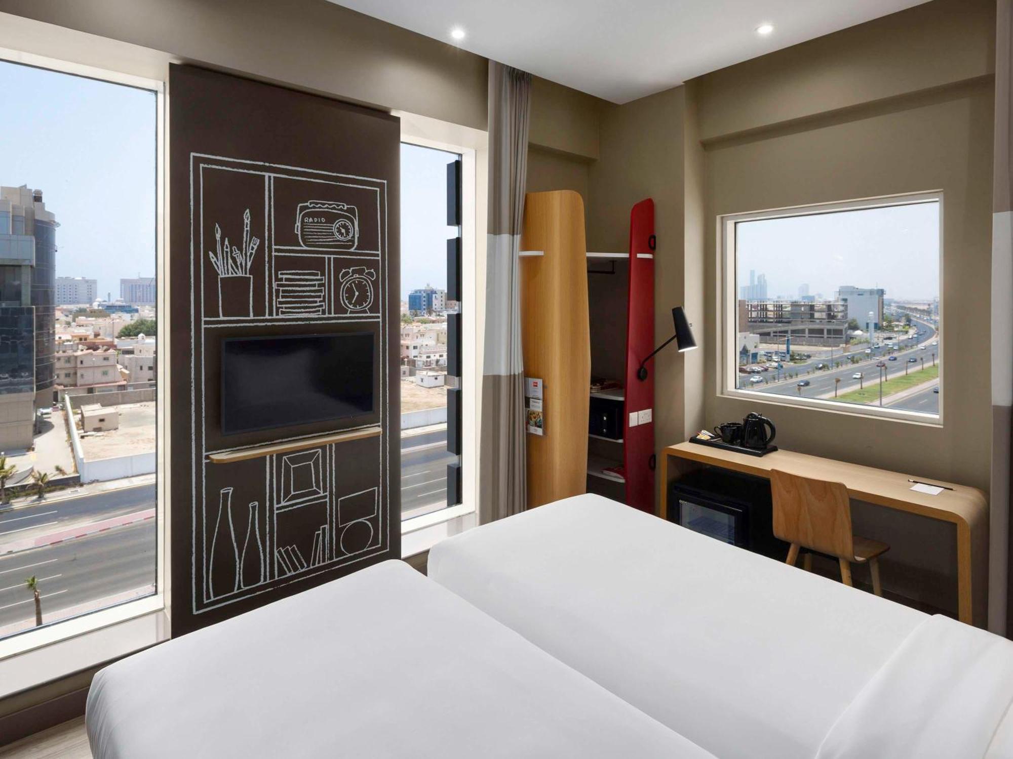 Ibis Jeddah Malik Road Hotel Exterior foto
