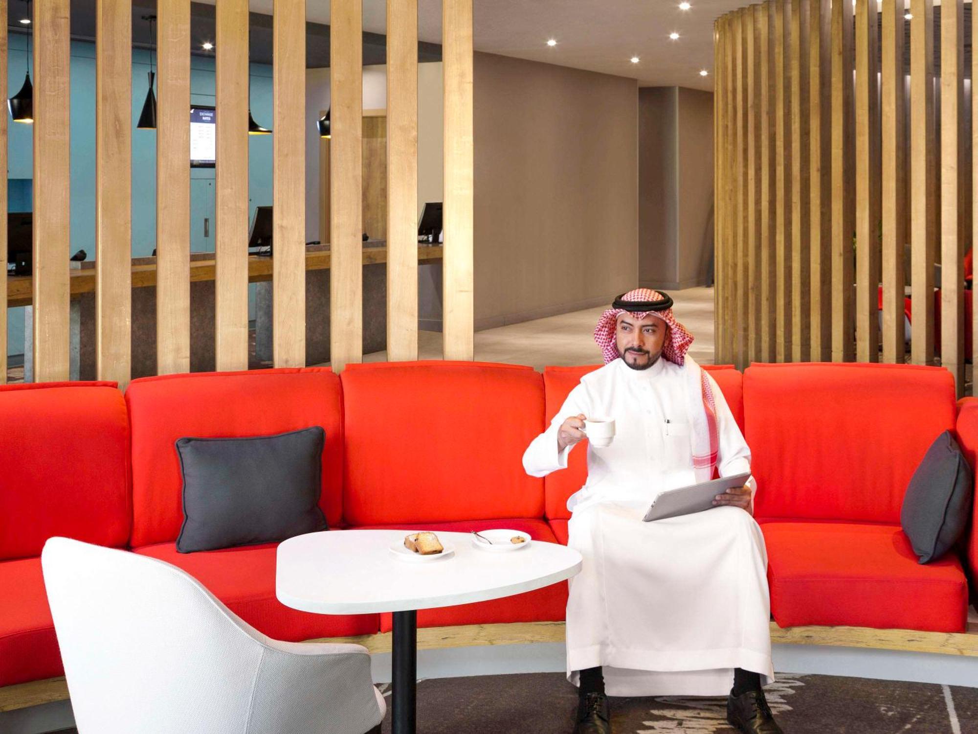 Ibis Jeddah Malik Road Hotel Exterior foto