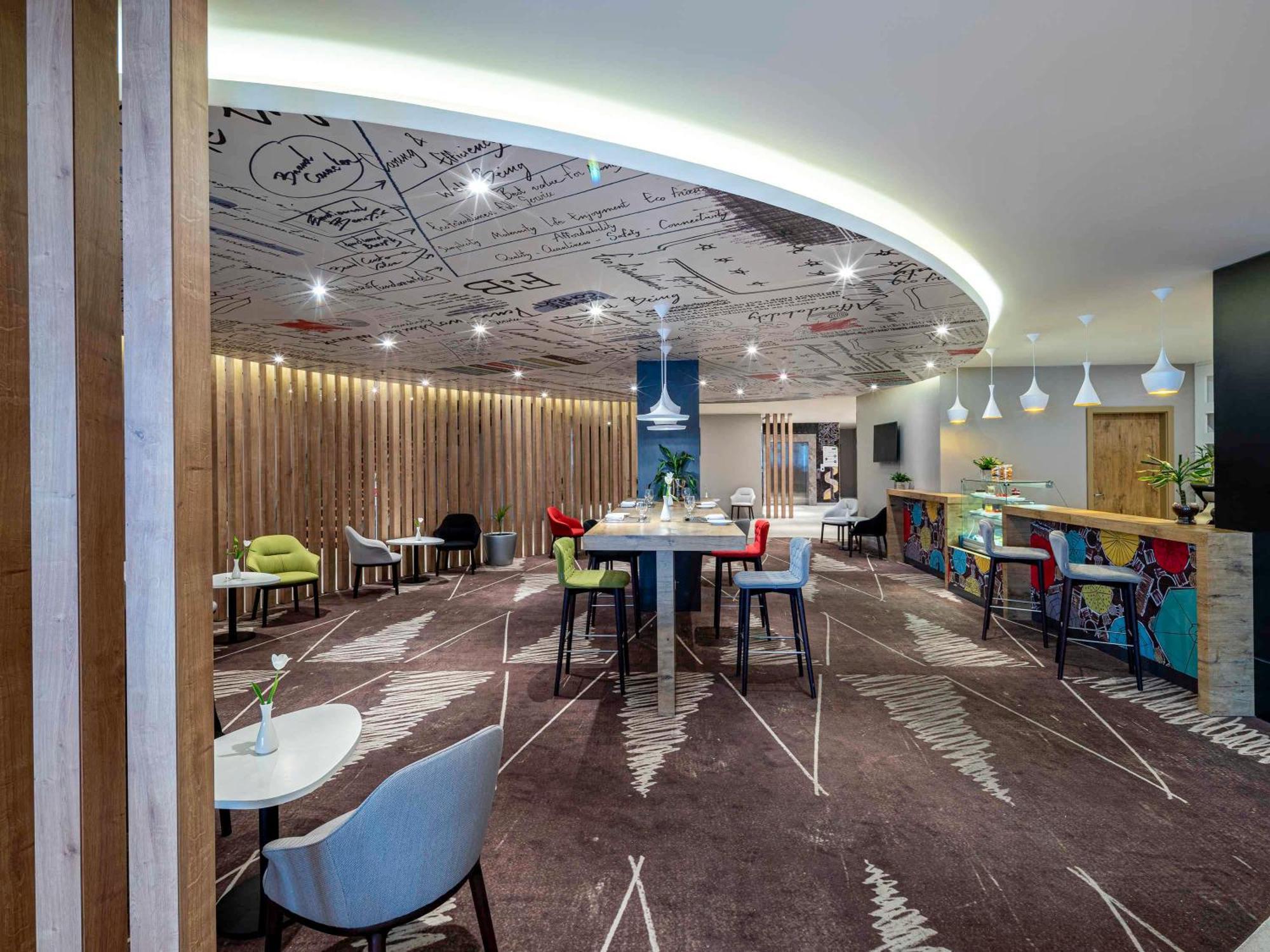 Ibis Jeddah Malik Road Hotel Exterior foto