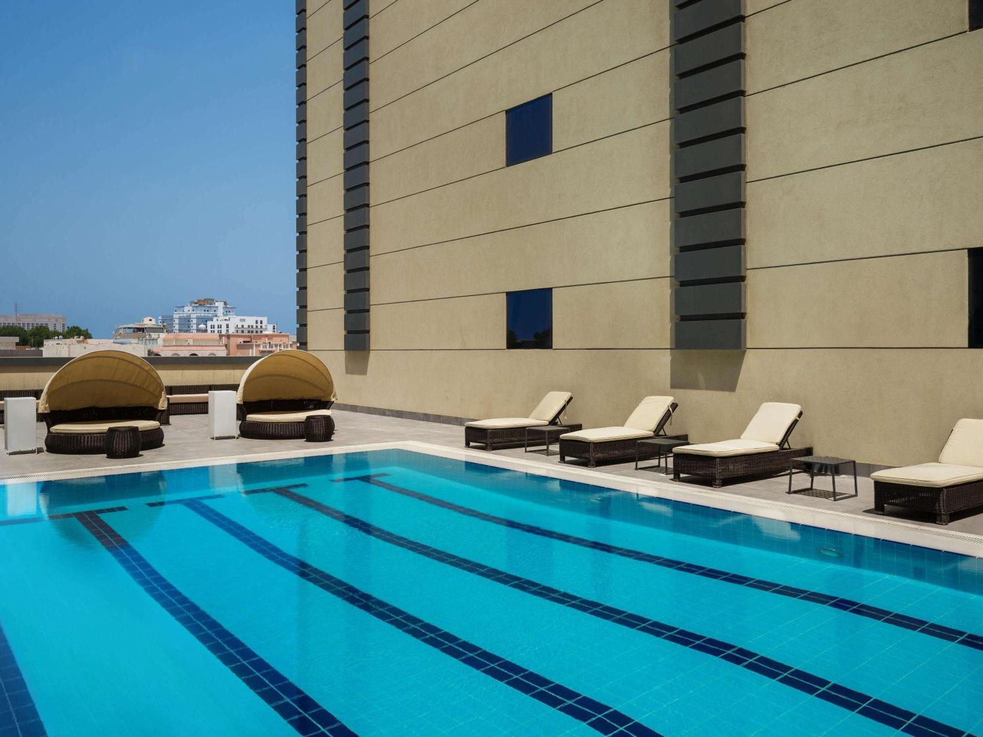 Ibis Jeddah Malik Road Hotel Exterior foto