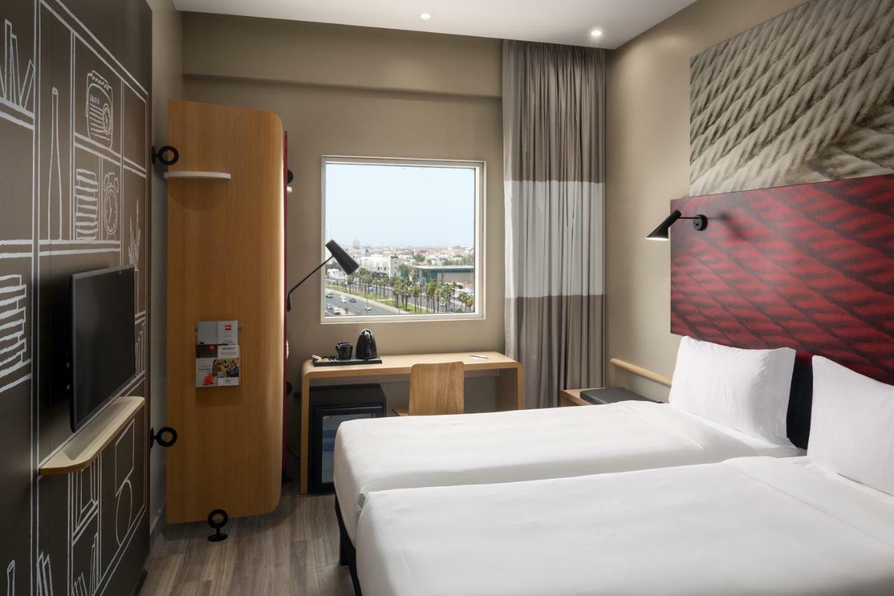 Ibis Jeddah Malik Road Hotel Exterior foto